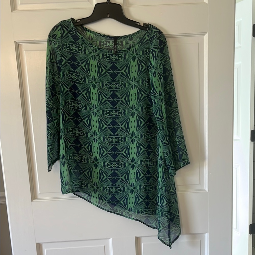 Green Blouse with Intricate Pattern and Asymmetrical Hem